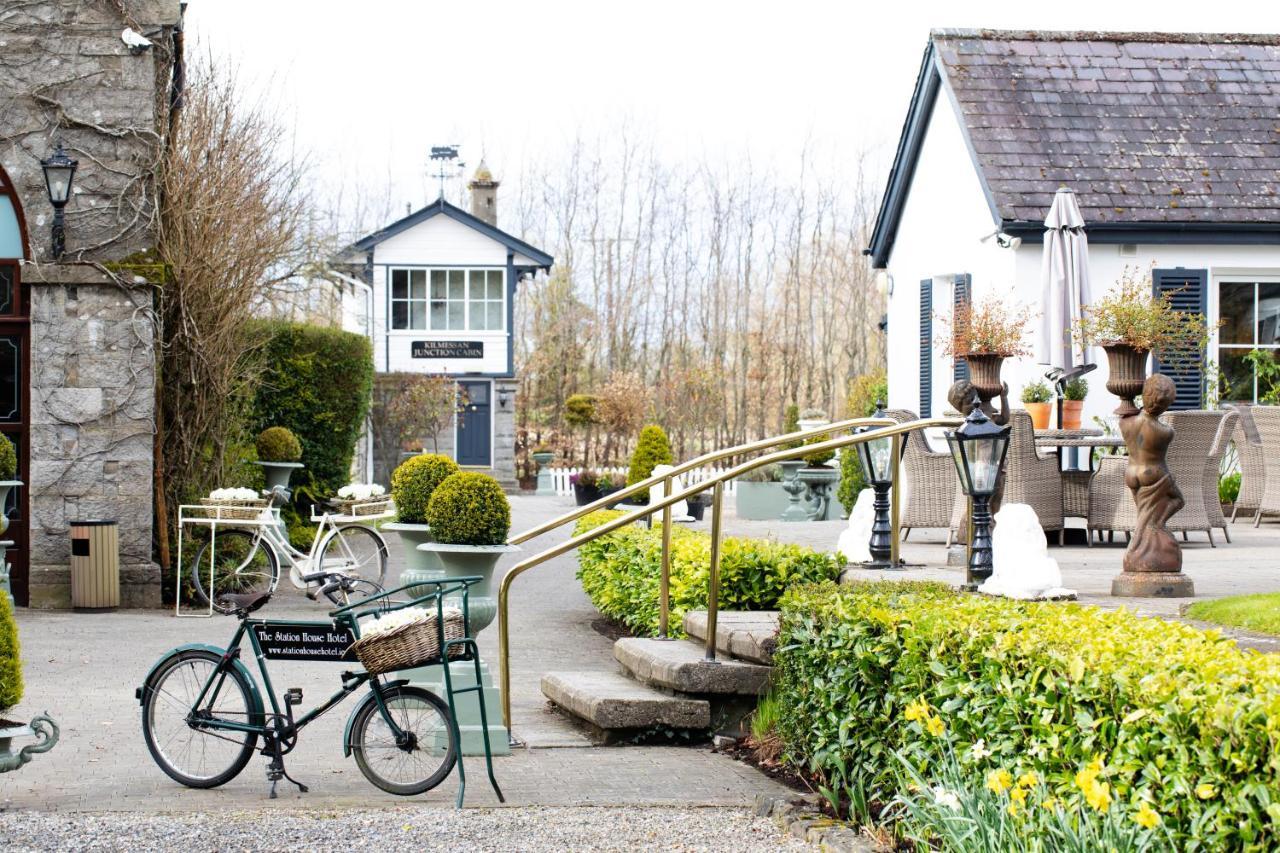 The Station House Hotel Kilmessan Exterior photo